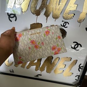 Michael Kors Jet Set Wristlet